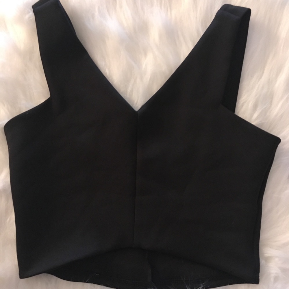 Crop top - Picture 1 of 3